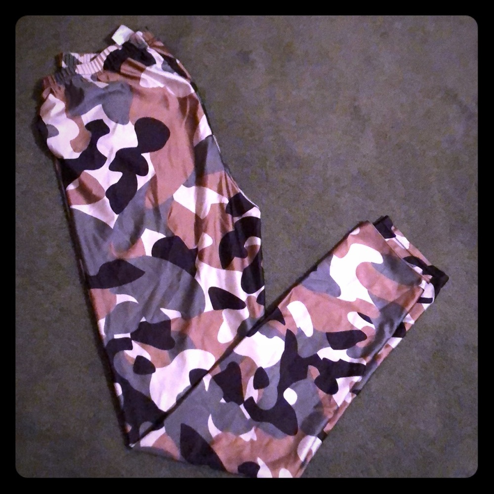 Camo leggings